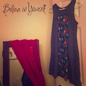Sleeveless dress with pockets